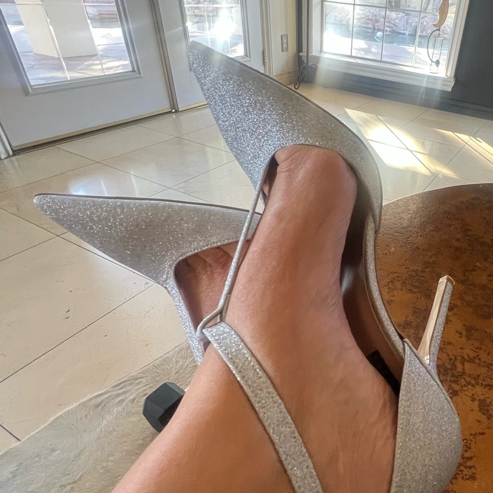 ISLO ISABELLA
LORUSSO
Silver pumps heel4’2 NWT 11